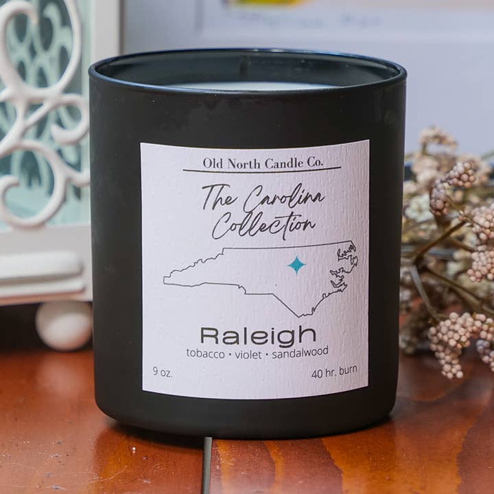 Raleigh Kaars - 8 oz Mat Zwart Glas (Kopie) voor wholesale door Old North Candle Co