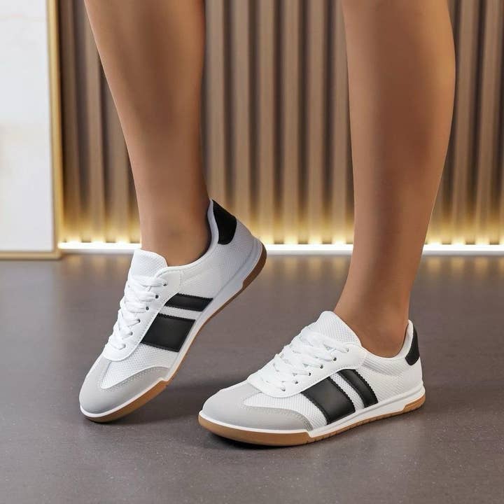 No Doubt Shoes – wholesale Vardagssneakers - Dam – DAMSKOR MED RUND TÅ, SLIP-ON, SIDDETALJERADE RANDIGA SNEAKERS