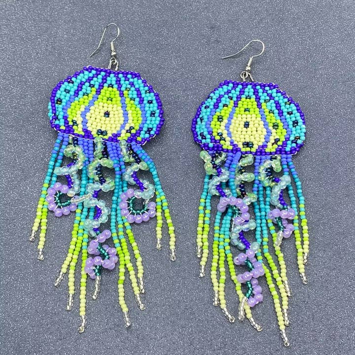 Mio Queena – wholesale Hängande örhängen – Färgglada örhängen med fransar och fransiga manetfröpärlor – SB6