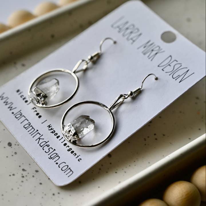 Krystal kvarts øreringe for engroshandel hos Larra Mirk Design