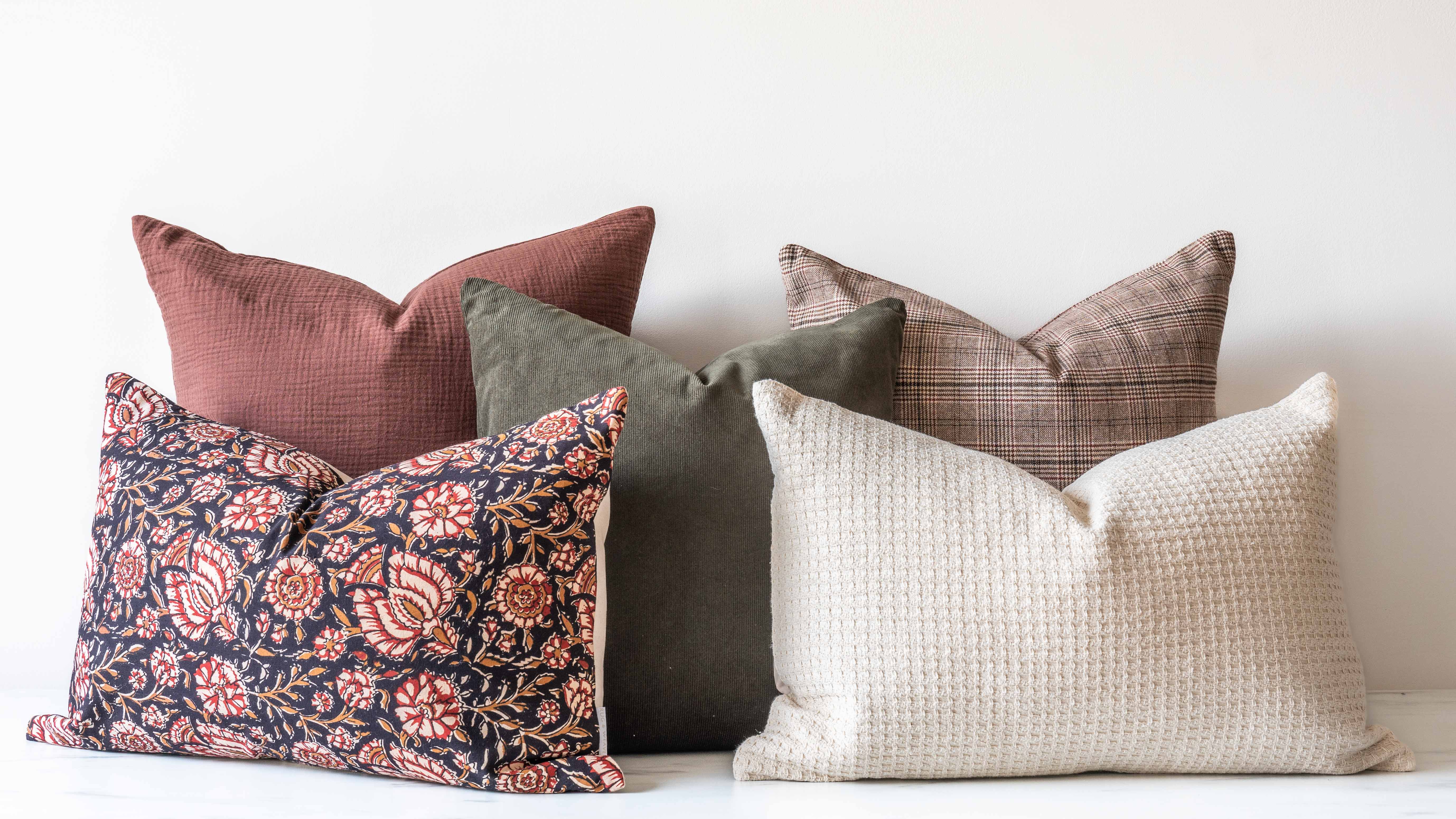 Rug & Weave - Wholesale Throw/Decorative Pillow - MALCOLM Pillow10