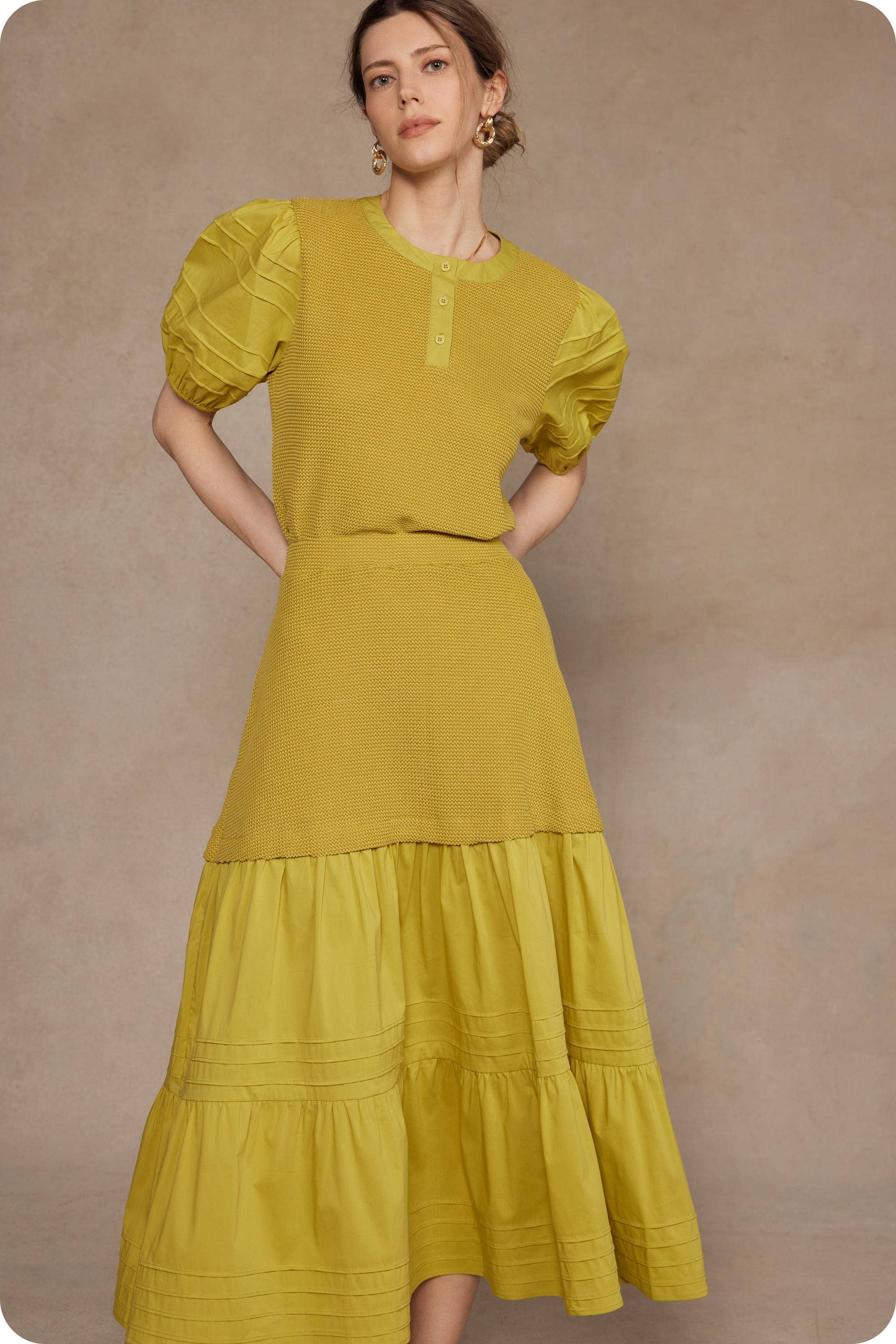 Strut & Bolt – wholesale Kjol - Dam – Pintuck-mixad midi-kjol i olika material6