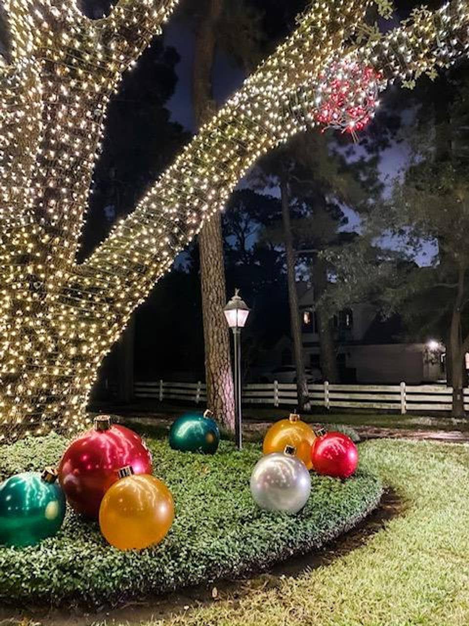 Holiball – wholesale Inflatables – Holly Green Holiball® in branded zipper bags4