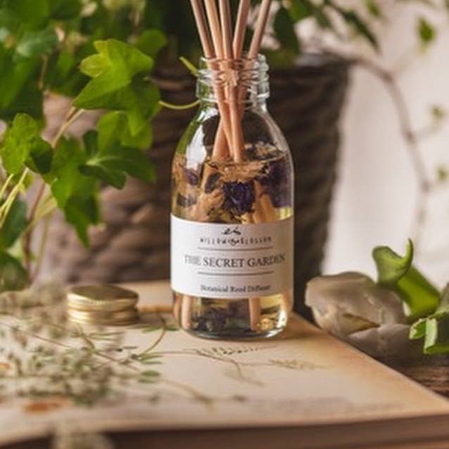 Willow & Blossom Botanicals - Wholesale Reed Diffuser - Botanical Reed Diffuser with dried flowers;choose your scent