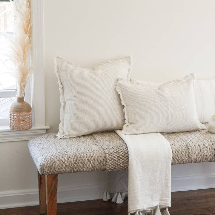 Anaya Home - Wholesale Decoratief kussen - Beige Kussen van Zacht Linnen met Streepjes en Franjes3