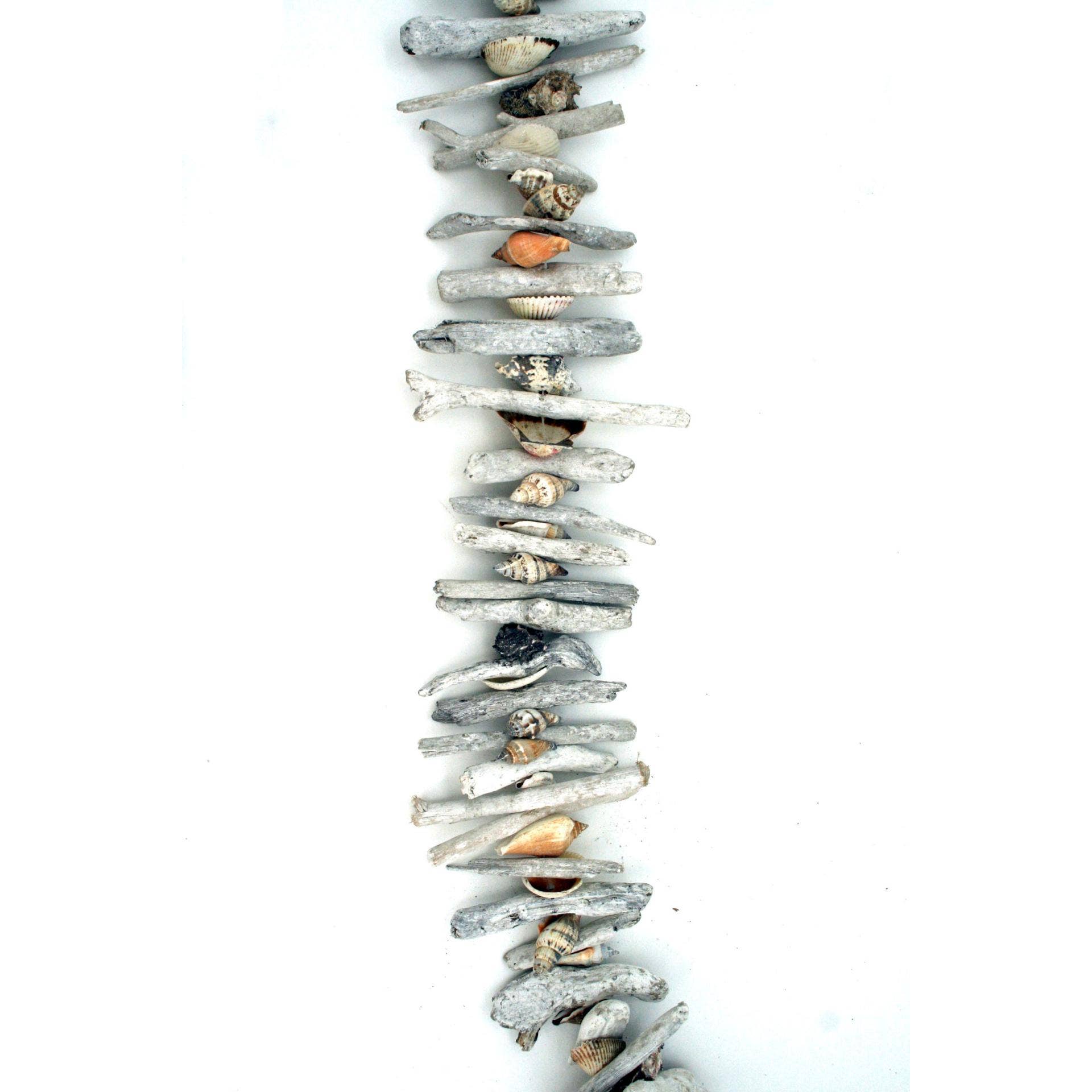 Modern Eastern by Contrast Inc. - Vente Fanion/guirlande - Guirlande blanchie à la chaux en bois flotté avec coquillages1