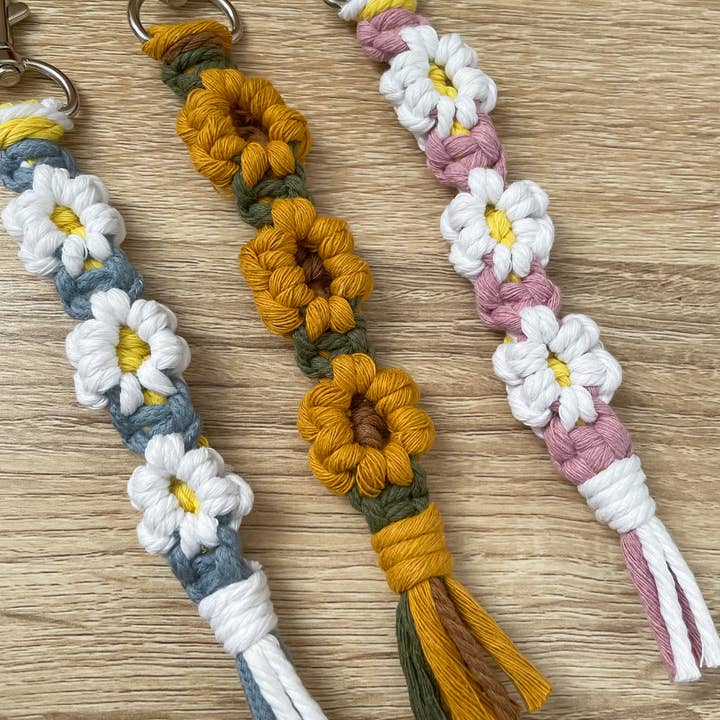 Knotty Mama Studios - Wholesale Keychain - Women's - Macrame Flower Keychain3