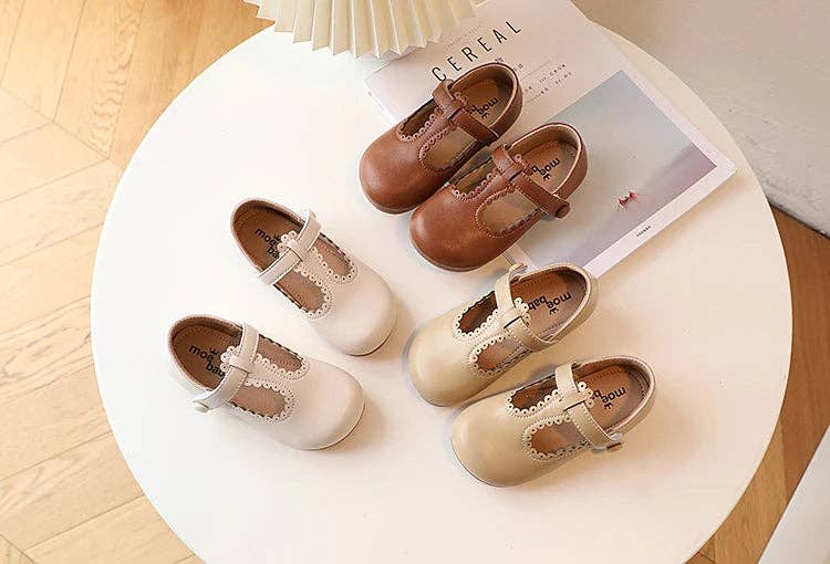 KiddieKickz - Vendita all'ingrosso Ballerine/mocassini - Bambini - Ballerine in pelle con cinturino a T per bambine: scarpe eleganti dal tocco retrò2