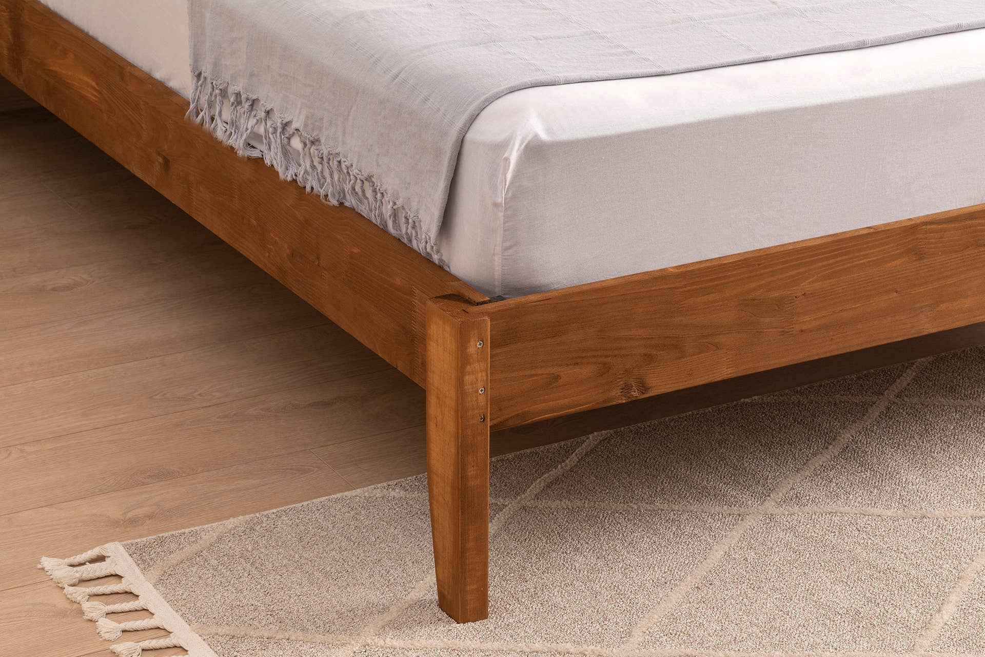 Deholzwart GmbH – wholesale Säng – İstanbul modell enkelträ i furu trä brun3