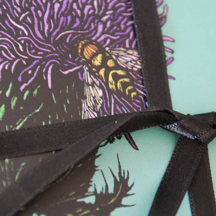 Rachel Meehan, pictures and words... - Venta al por mayor Sobre de papel de regalo - Papel de regalo con diseño de cardo escocés y abejas en verde azulado1