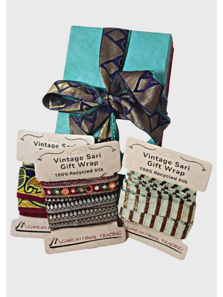 Smukt genanvendt sari-bånd til unik gaveindpakning for engroshandel hos Ganesh Himal Trading
