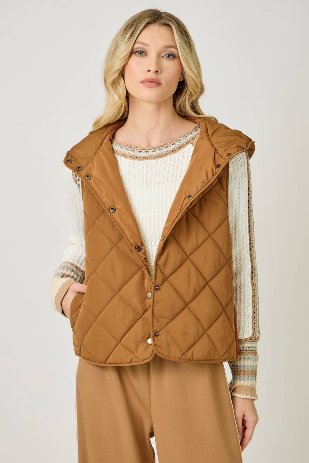 Mystree - Wholesale Outerwear Vest - Women's - 61144 Quilted Puffer Hoodie Vest10