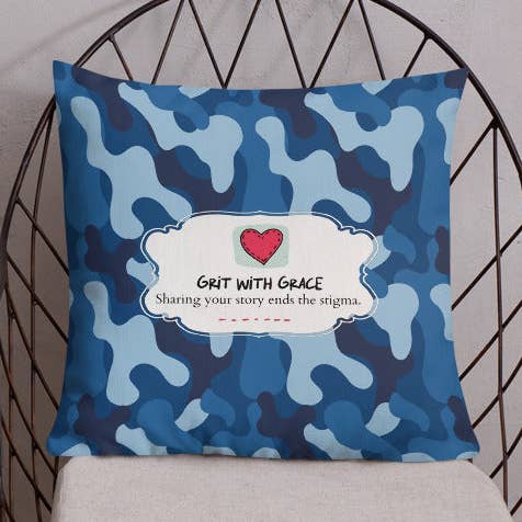 Coussin Premium Camouflage pour Passionnés de l'Armée pour la vente par Grit with Grace, LLC