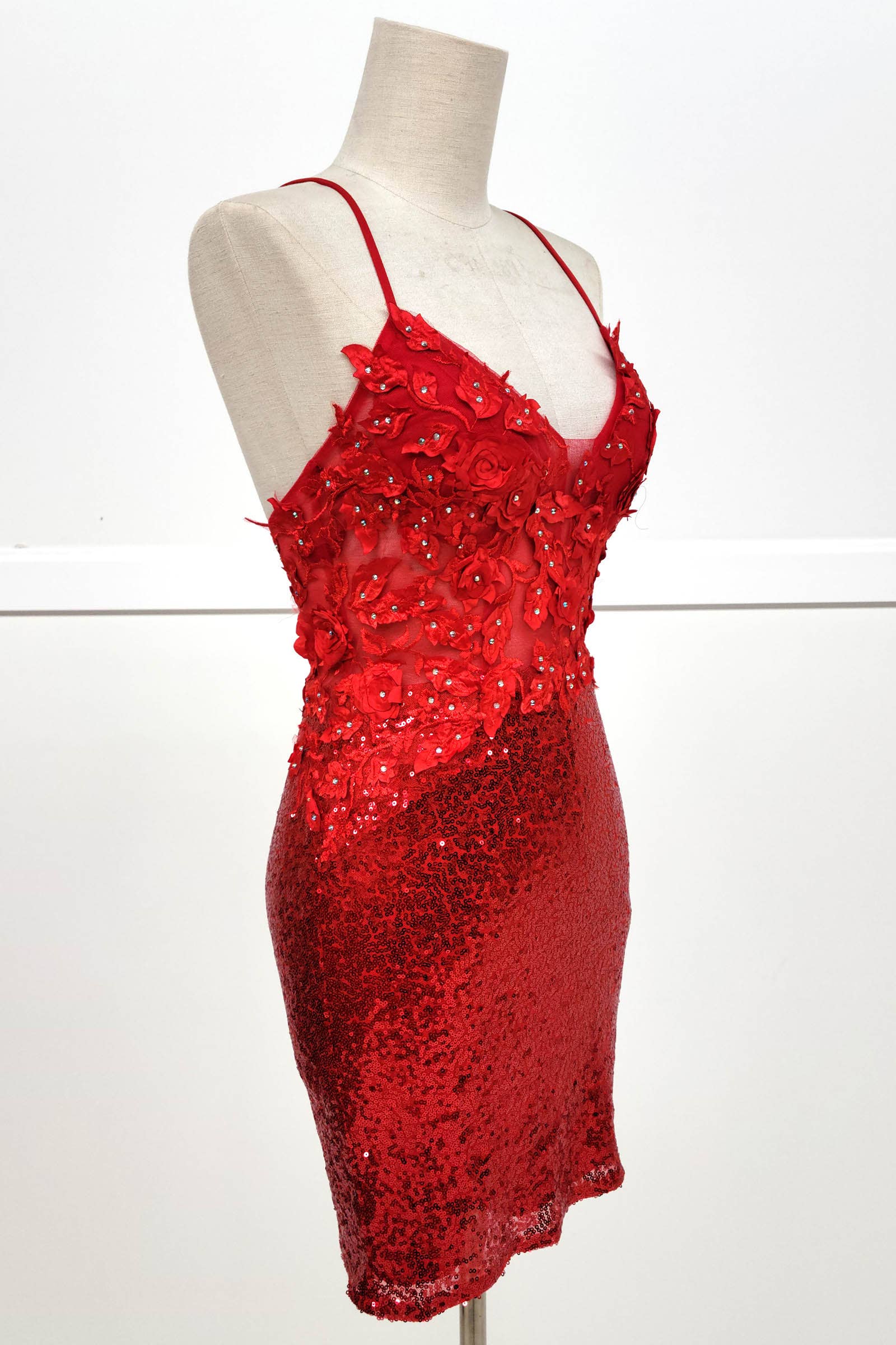 Chicas - Vente Robe – femme - Robe courte à paillettes et broderies florales C80838