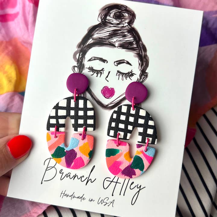 Il Gloria in colorazione petali primaverili orecchino pendente in argilla per la vendita all'ingrosso da parte di Branch Alley