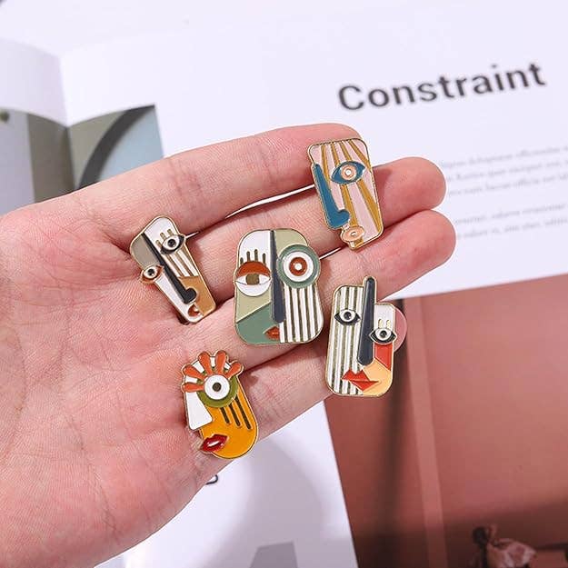 Magnifique Hearts – wholesale Lapel pin/button – Picasso-Style Abstract Face Enamel Pins (Set of 5)2
