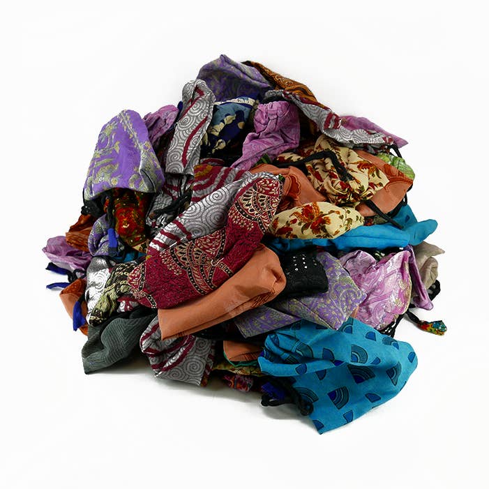 Small fabric bags 100 units for wholesale by Vives de la Cortada S.L