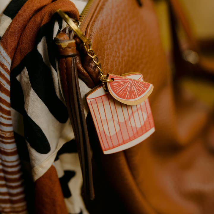 Llavero con colgante de paloma para venta al por mayor de Laura Barnes Wholesale Ltd