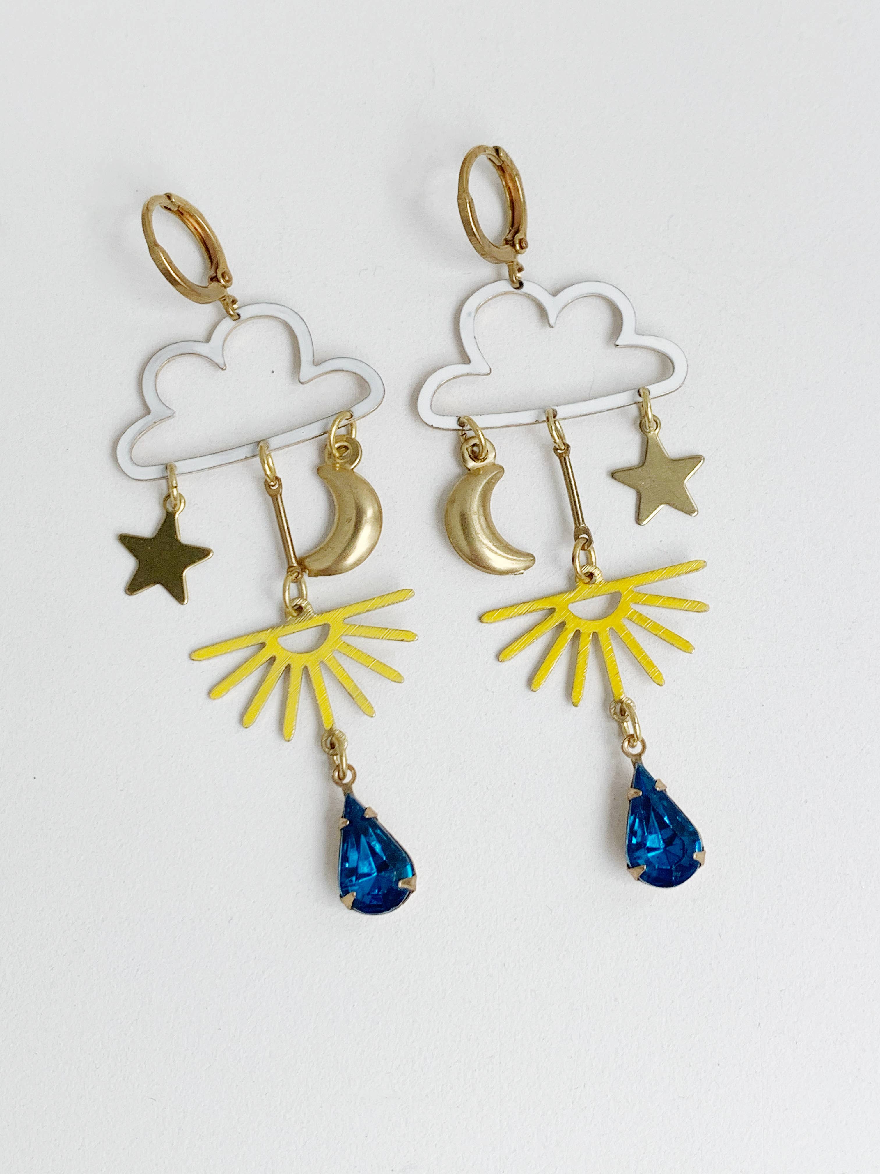 Bou Cou – wholesale Dangle earrings – Beautiful Sky Brass Dangle Earrings with Cloud Cluster Drops2