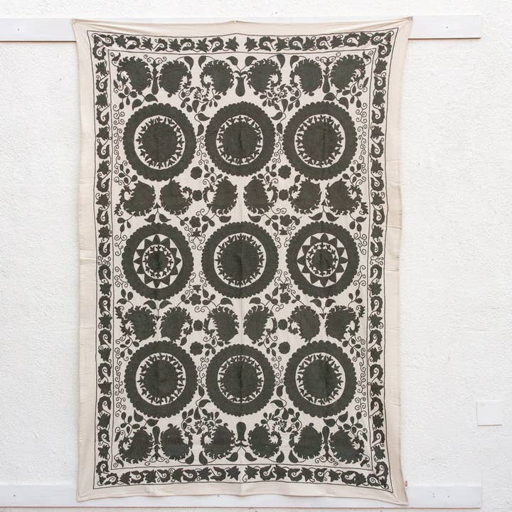 De-cor - Wholesale Tapestry/Textile - Stone Medallion Hand-Embroidered Suzani Throw8