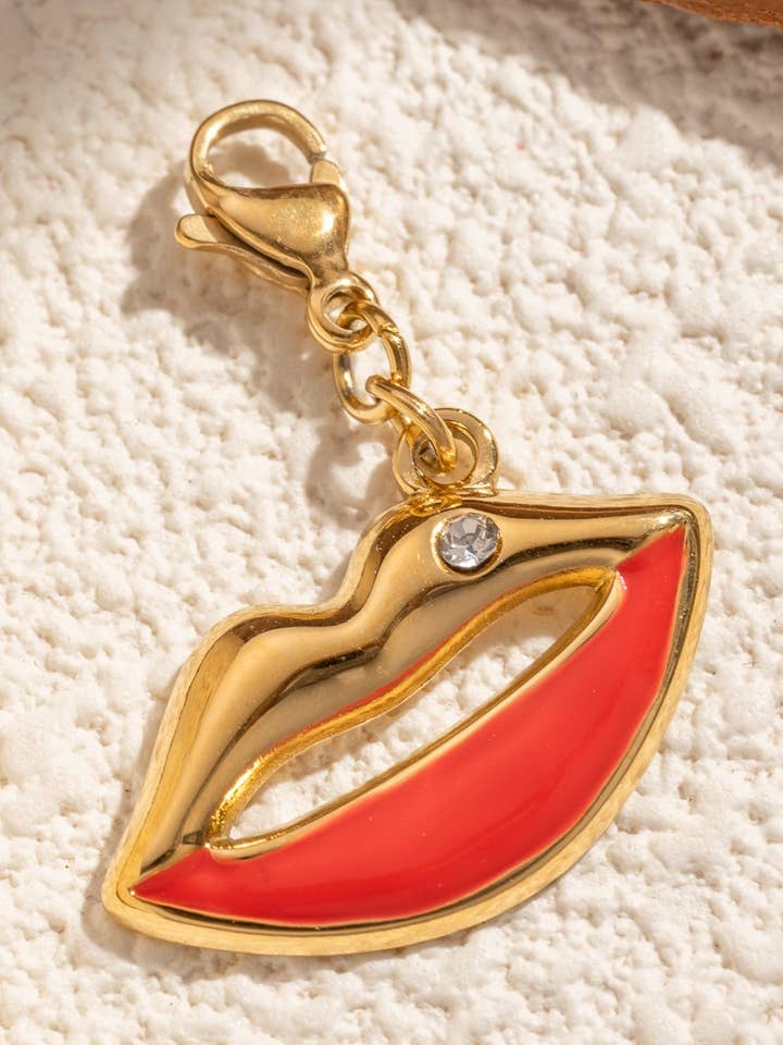Charm lèvres rouges pendentif doré en acier inoxydable pour la vente par COSMOS