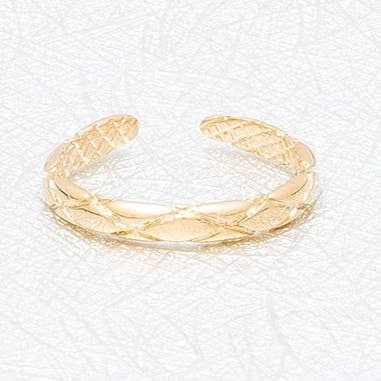 Toe ring with snakeskin look, in gold for wholesale by S&A Fashions