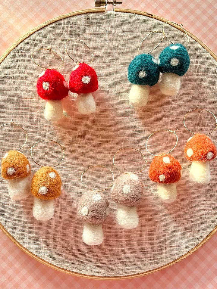 Paddenstoel Herfst Vilt Oorbel voor wholesale door Honey Loom Designs
