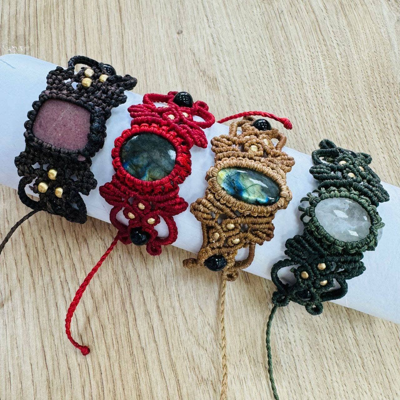 Hecho a mano - Vendita all'ingrosso Bracciale in tessuto/intrecciato - Bracciale largo con pietra e macramè2