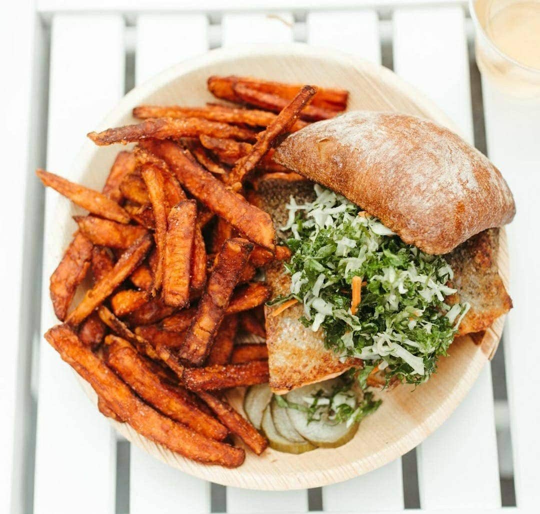 Charity Leaf - Vendita all'ingrosso Piatti monouso - Set da tavola rotondo con foglie di palma, 25,4 cm e 17,8 cm, confezione da 504