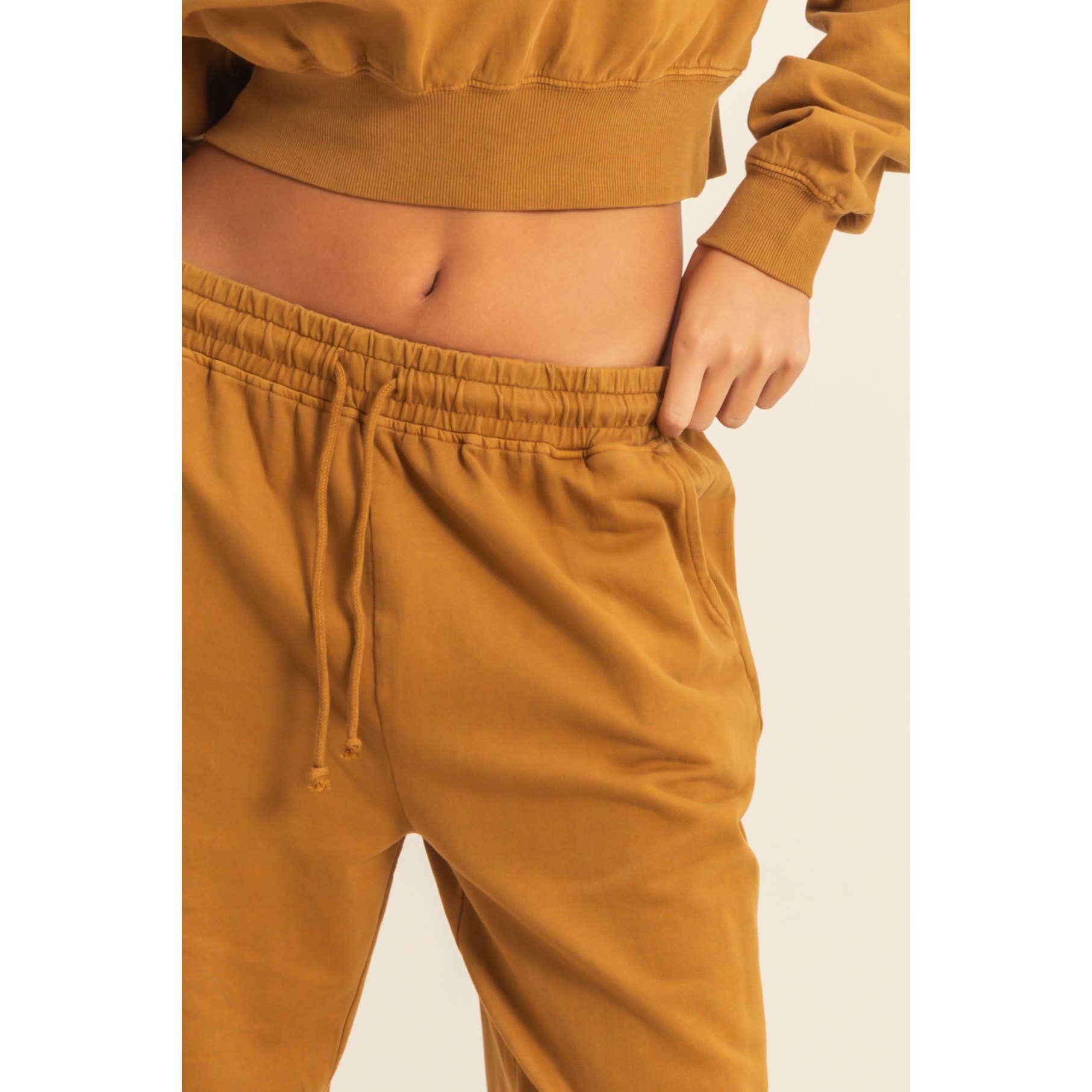 HYFVE - Venta al por mayor Pantalones de chándal/cómodos - Mujer - Pantalones de chándal plisados de cintura alta con cordón1