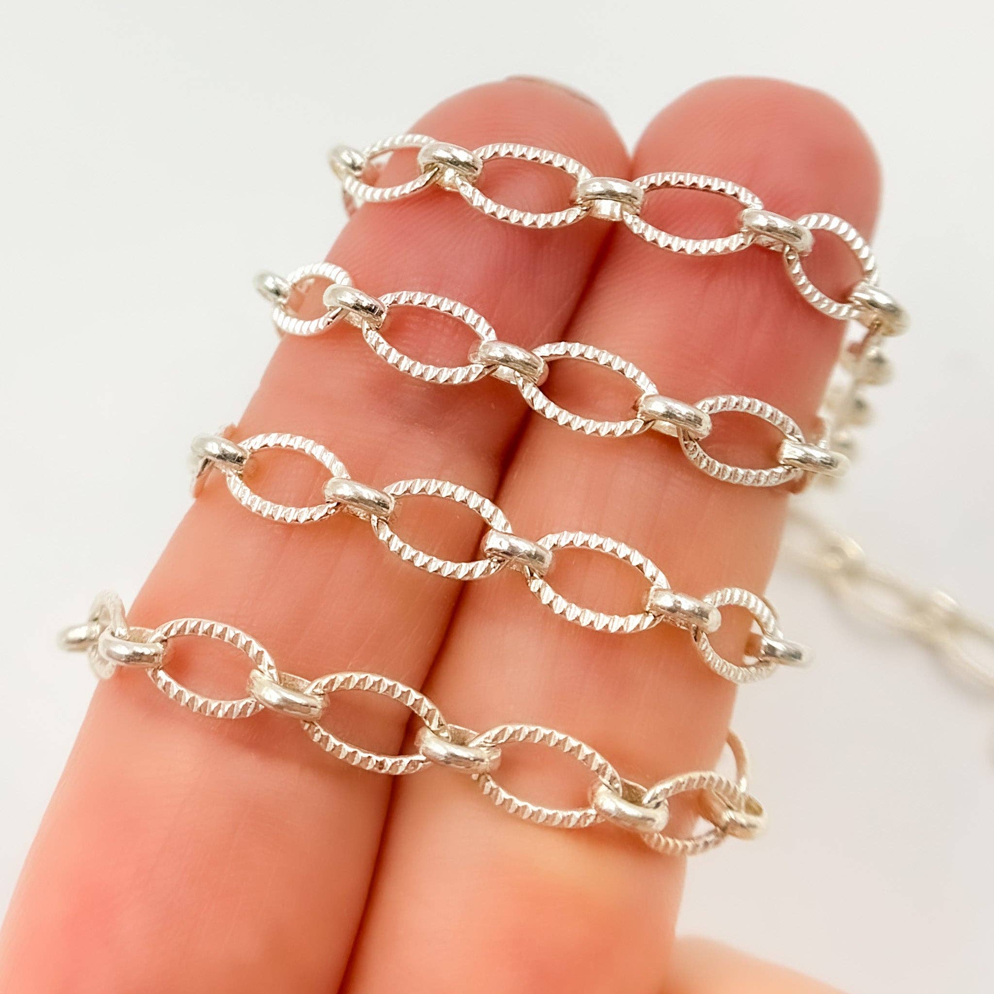 Tresor Jewelry Inc. - Venta al por mayor Collares de cadenas y eslabones - 944LSS. Cadena de Eslabones Ovalados y Redondos Retorcidos de Plata de Ley0