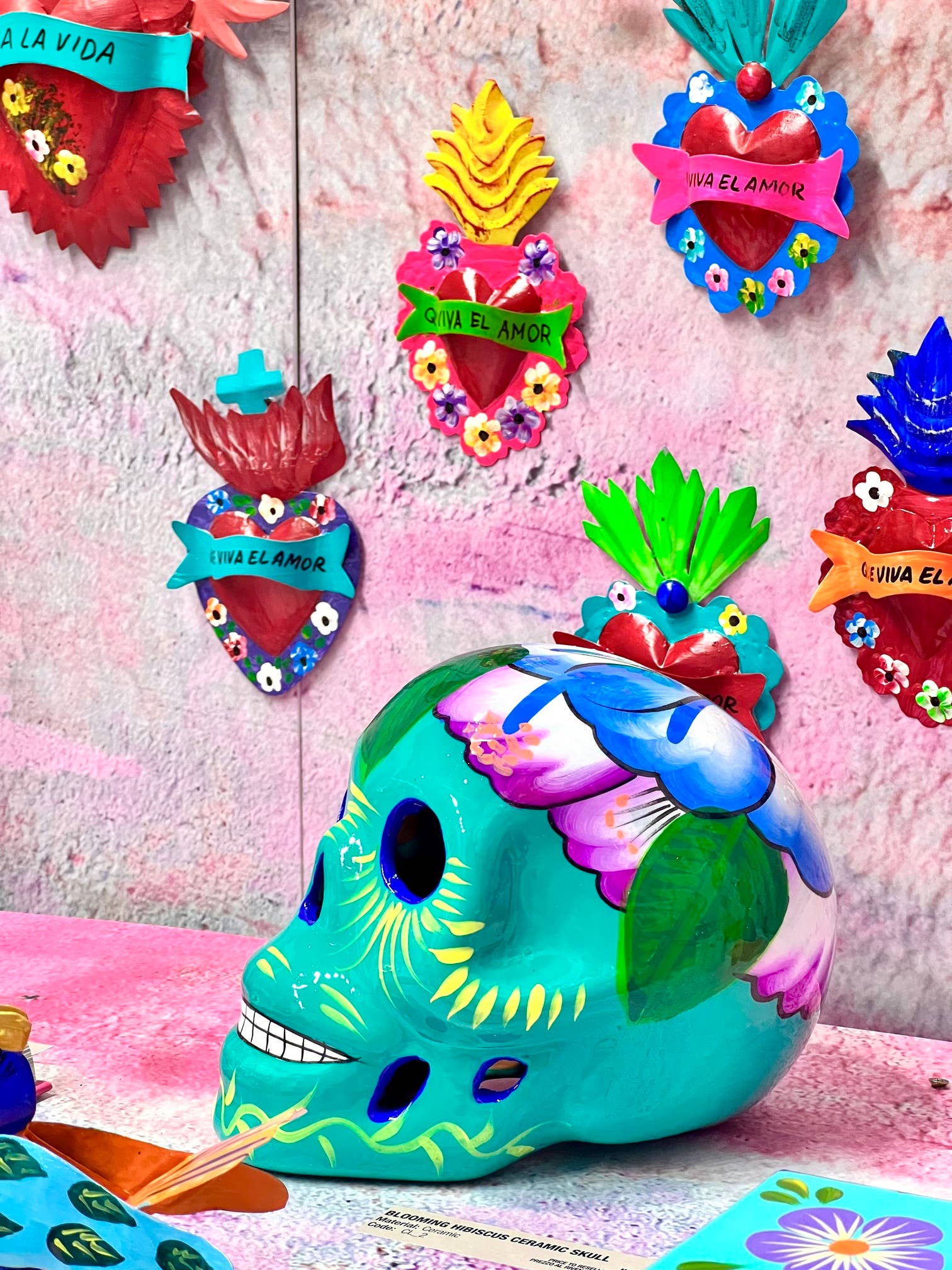 PINK PAMPAS – wholesale Decorative tabletop object – Handcrafted Mexican Ceramic Skull Hibiscus Design1