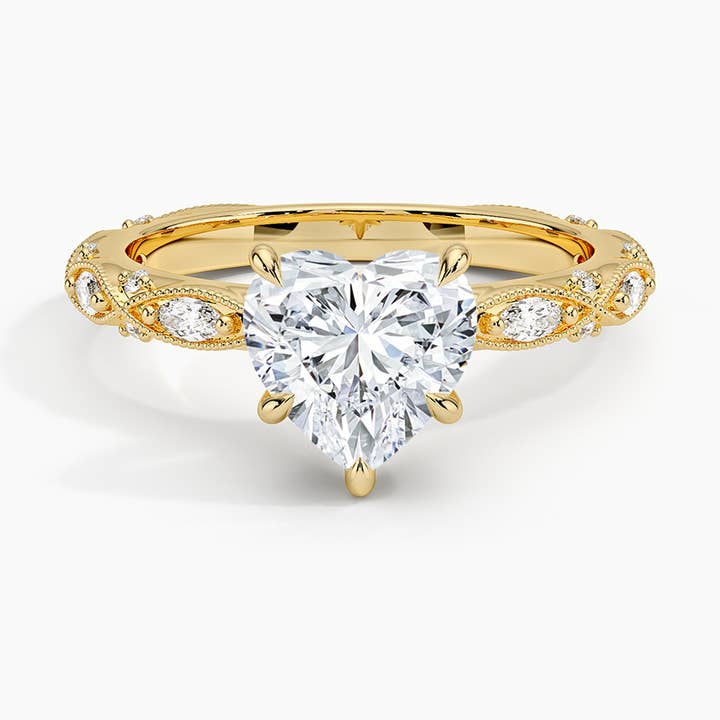 Bague de fiançailles vintage cœur milgrain avec diamant de synthèse au centre pour la vente par Caratina