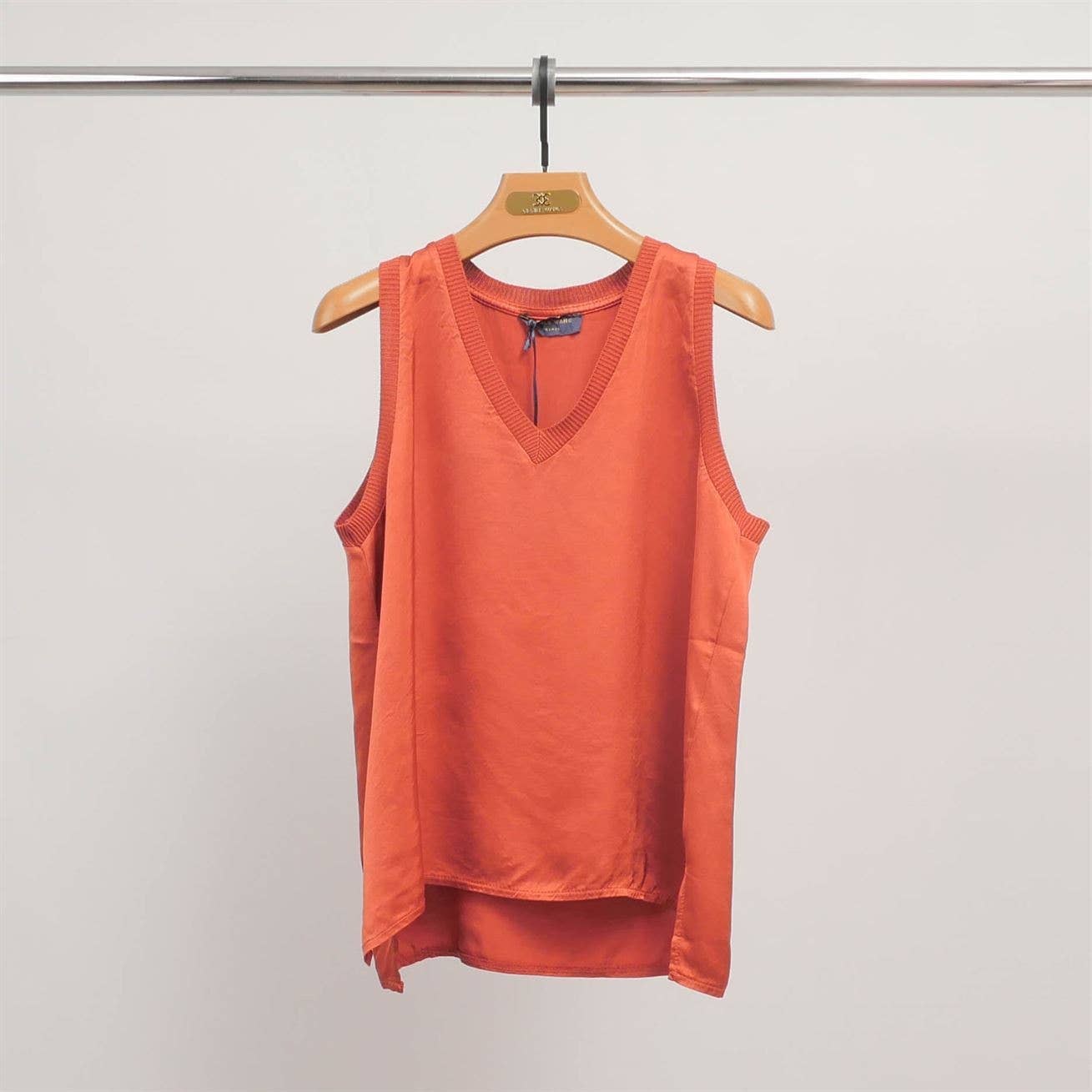 Cecile Wang - Wholesale Tank Top - Women's - V-neck tank top in fluid viscose DB14446VS11