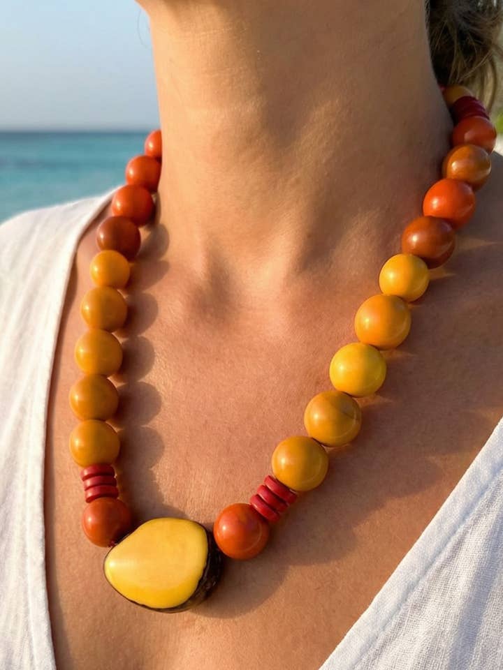 Collier Pilar Tagua - Collier Jaune Soleil pour la vente par Pretty Pink Eco-Jewellery