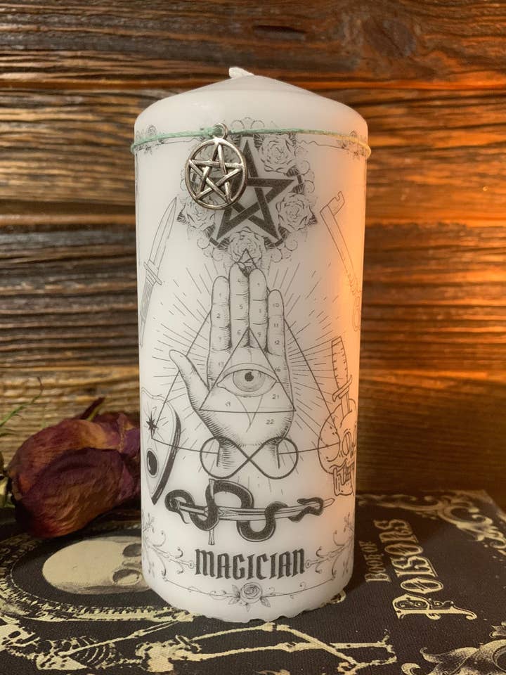 Bougie décorative pour cartes de tarot The Magician pour la vente par Krimson Canvas