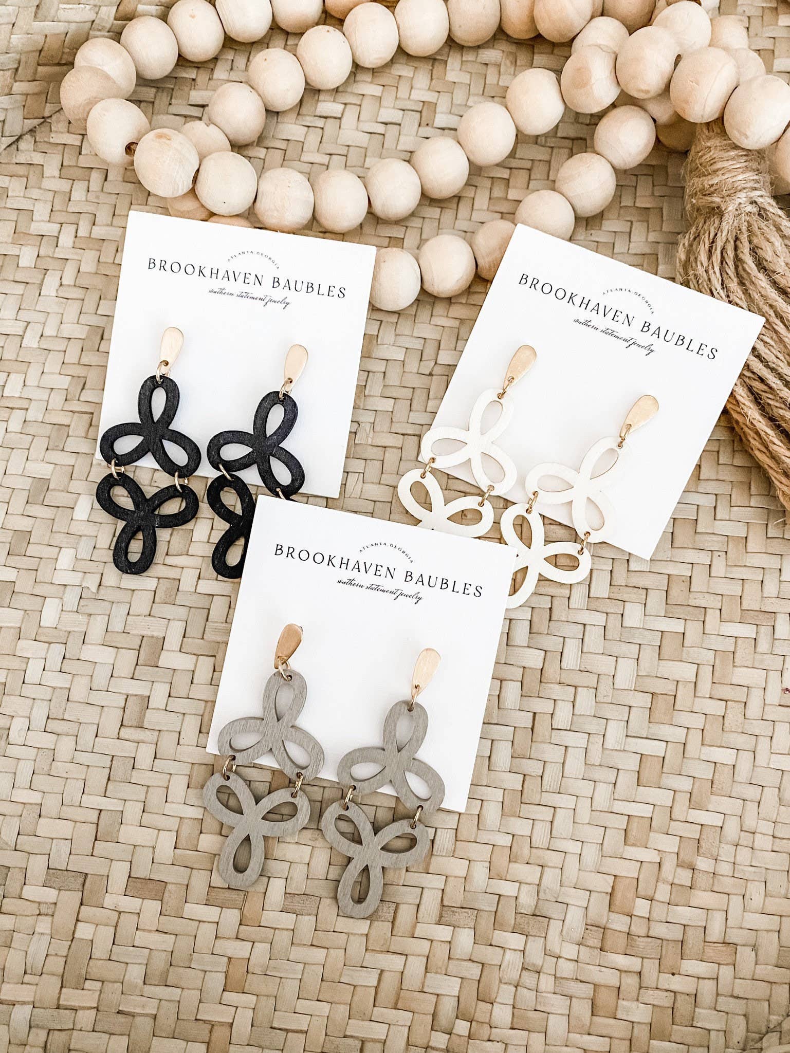 Brookhaven Baubles – Engroshandel Hængeøreringe og creoløreringe – Grå og guld geometriske trædinglede perleøreringe1