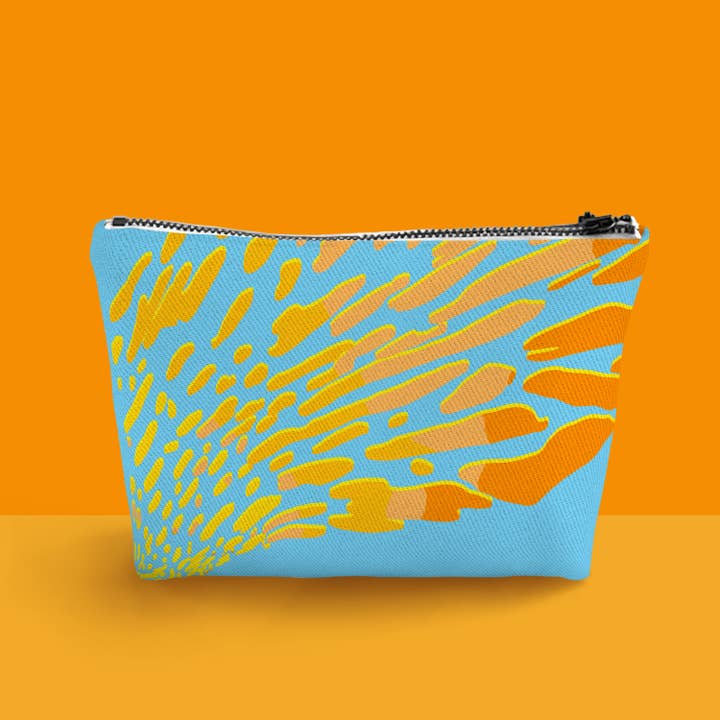 Pochette en jean Gladiola Bleu-Petit pour la vente par Blandon Mitchell