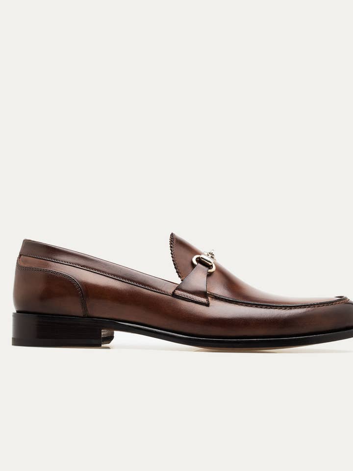 Simon bit loafers i brunt läder för wholesale av Ace Marks