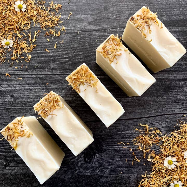 Savon de Castille à la Camomille et au Calendula pour la vente par Emily's Homestead