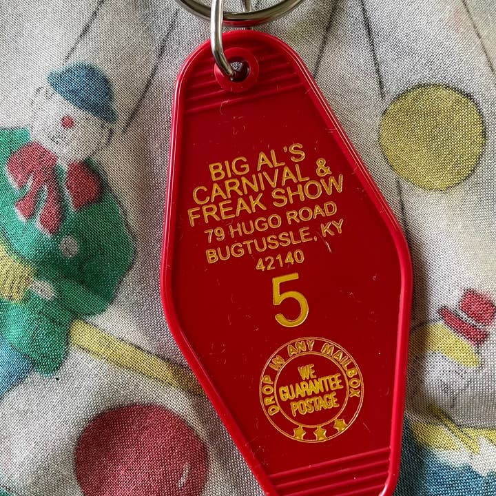 Motel Key Fob - Big Al's Carnival & Freak Show para venta al por mayor de The 3 Sisters Design Co.