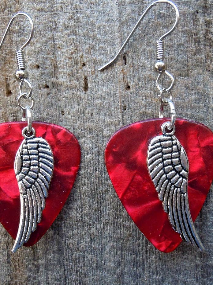 Single Wing Charm oorbellen met plectrum voor wholesale door Simply Raevyn