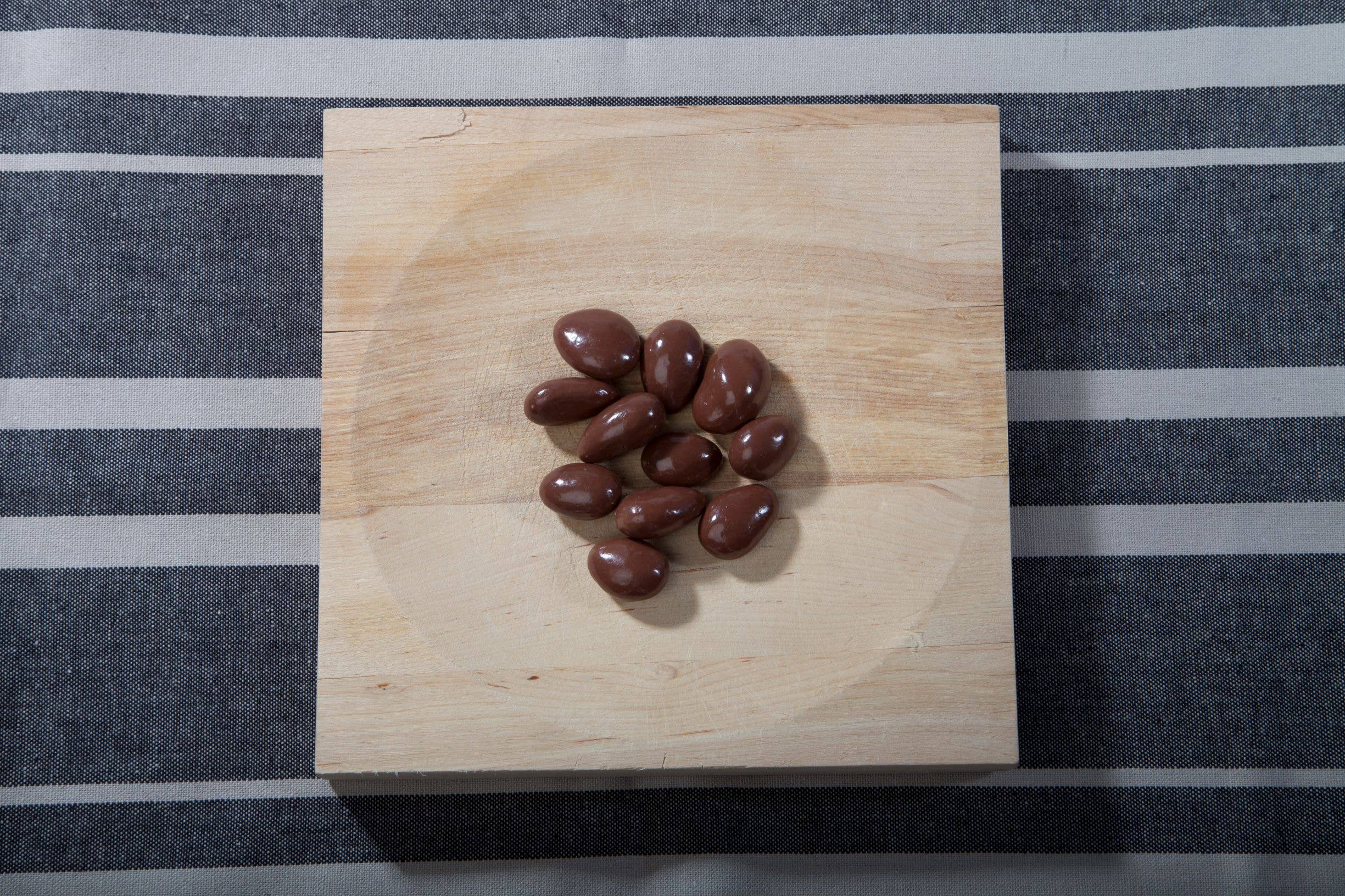 Le deliziose pasticceria sas Ti fa bene bio - Wholesale Chocolate Covered Sweets - Mandorelli Almonds covered in milk chocolate3