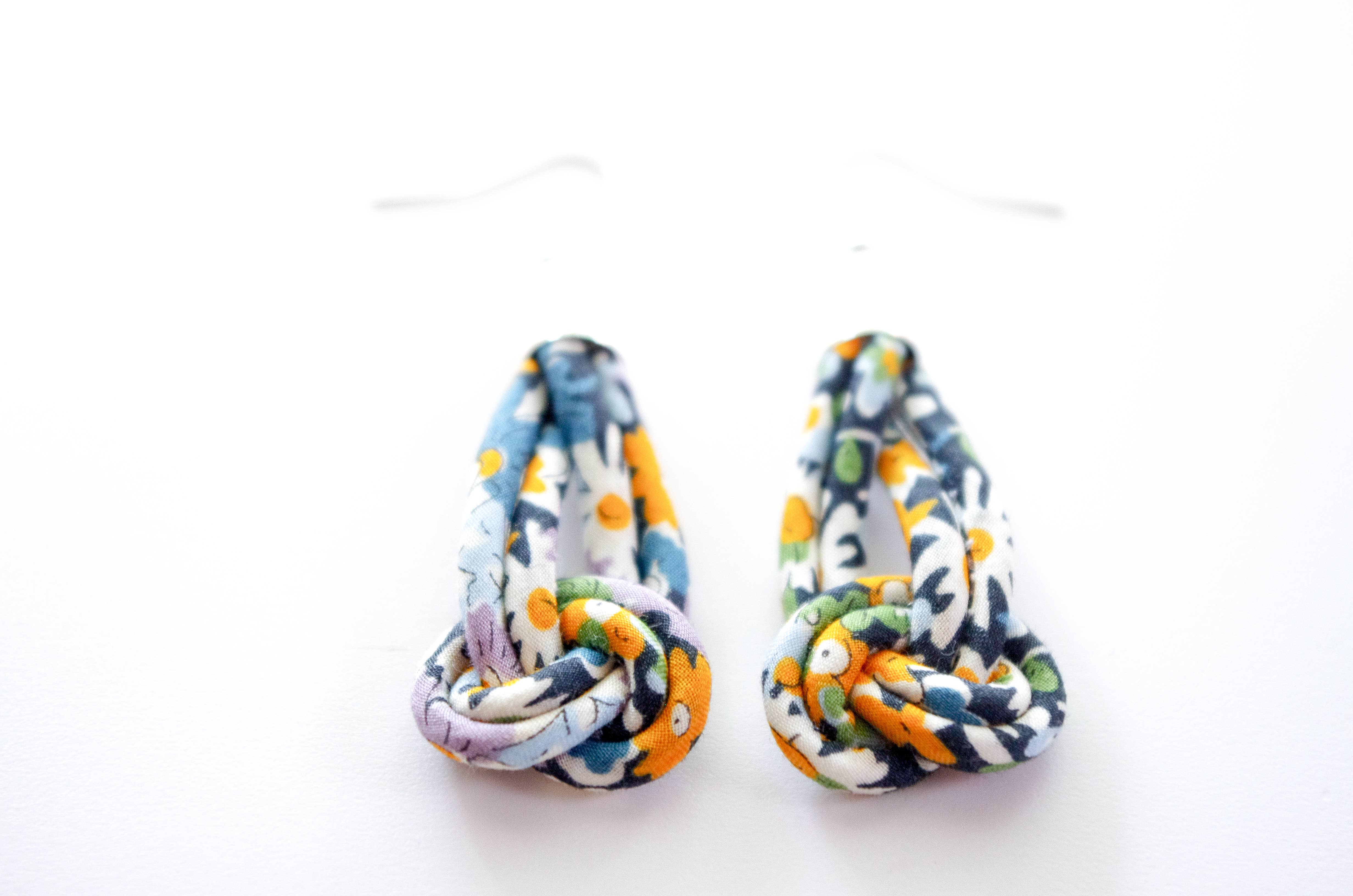 Bunny Bosworth – wholesale Dangle earrings – Liberty Fabric Knot Drop Earrings - Deco Florals5