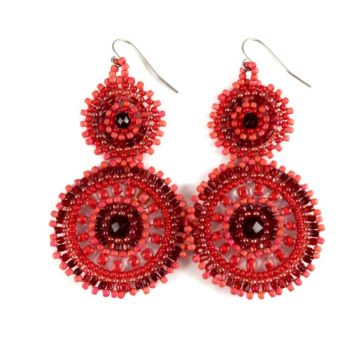 Boucles d'oreilles perlées tendance et lumineuses - Rouge corail pour la vente par KVZ Designs