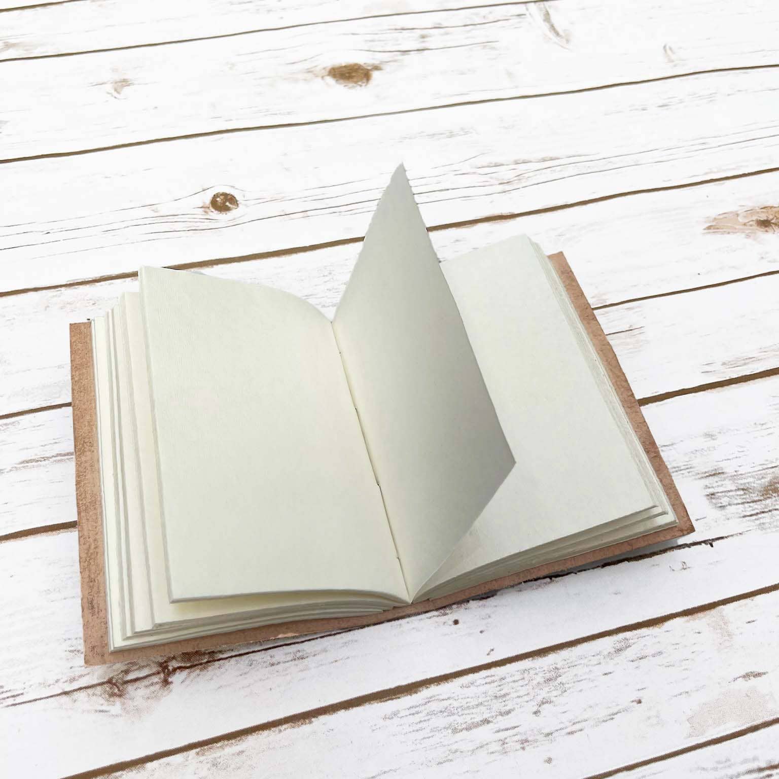 Soothi | Containers Of Creativity – Großhandel Tagebuch – We All Bome Stories Margaret Atwood Zitat aus Leder8