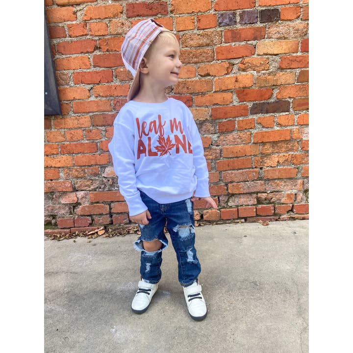 Leaf Me Alone Tee voor wholesale door Rockin’ 5A Apparel