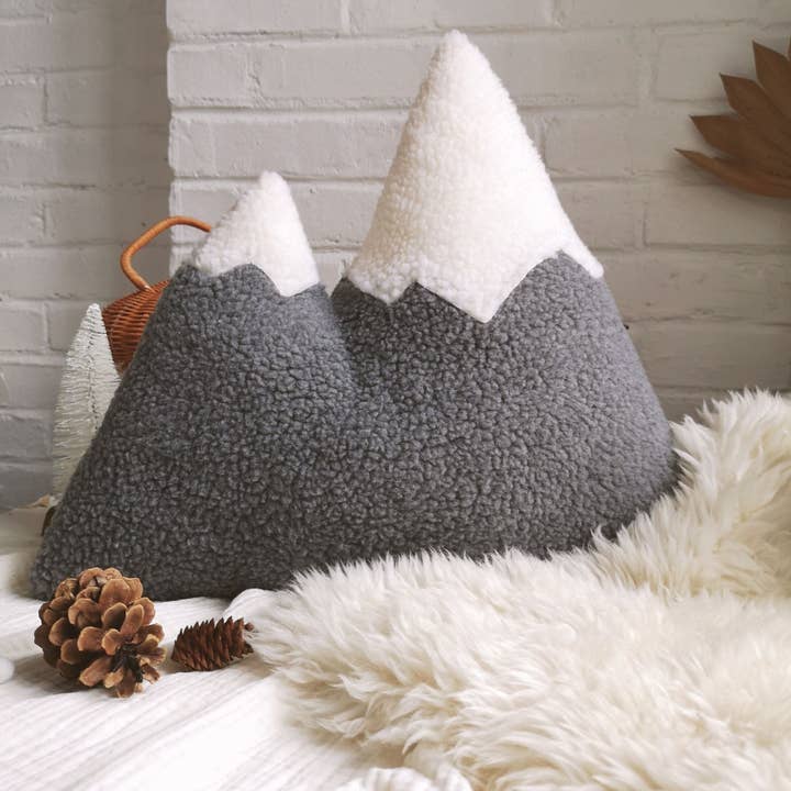 The Butter Flying - Wholesale Throw/Decorative Pillow - Mountain pillow0