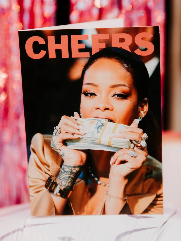 Cheers-kort Rihanna för wholesale av Un livre et une tasse de thé