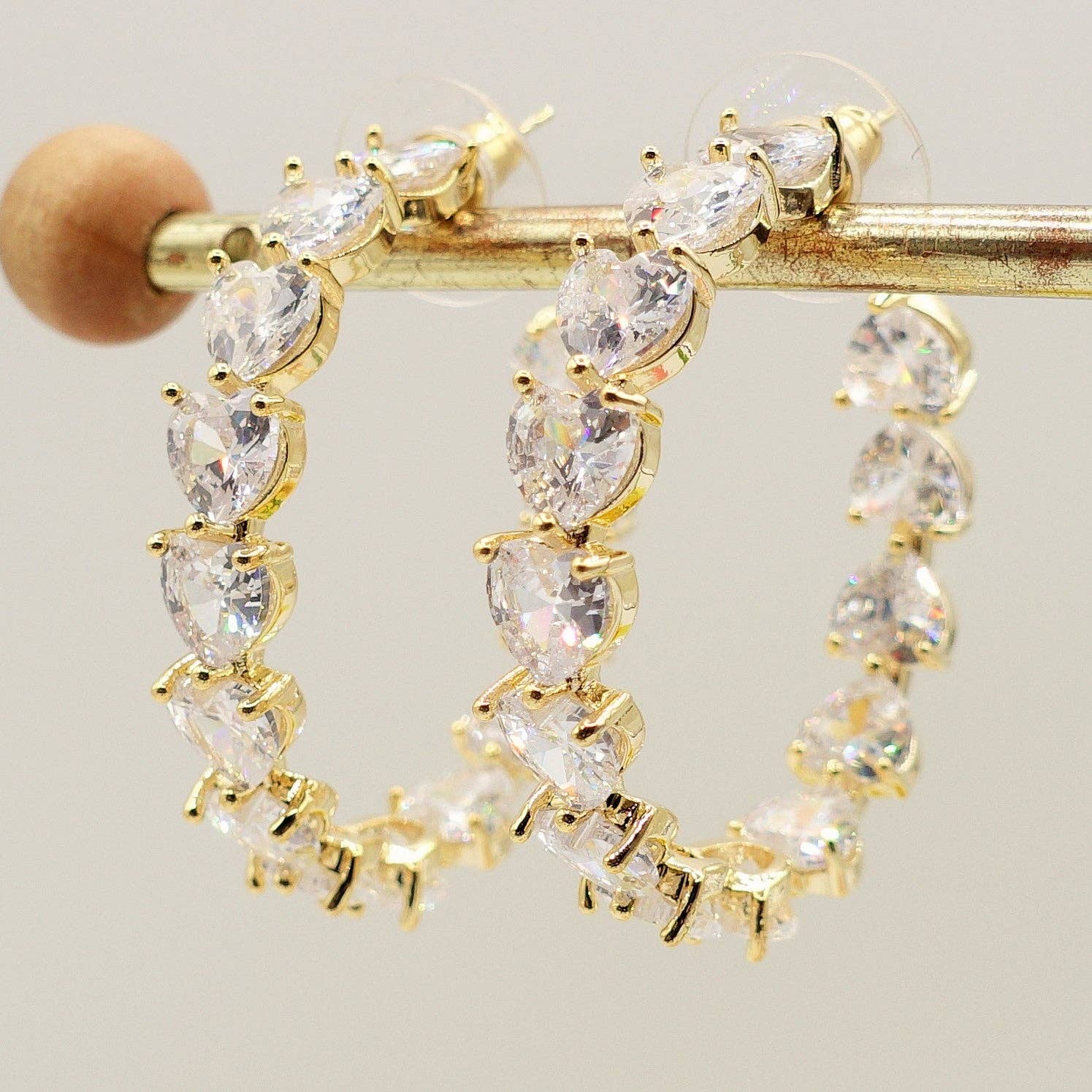 Daemon srls - Wholesale Dangle Earrings - CHERIE RAINBOW - Big hoops xl- orecchini a cerchio con cubic zirconia a forma di cuore7